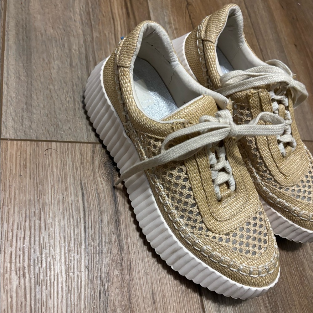 Sneakers 8 or 8.5 can’t find the size. Normal purchase size is an 8